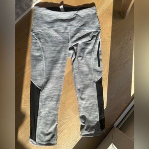 Lululemon grey and black cropped leggings